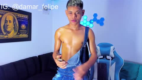 Snapshot of damar_felipe chatting on December 21, 9:33 am damar_felipe online show from December 21, 9:33 am