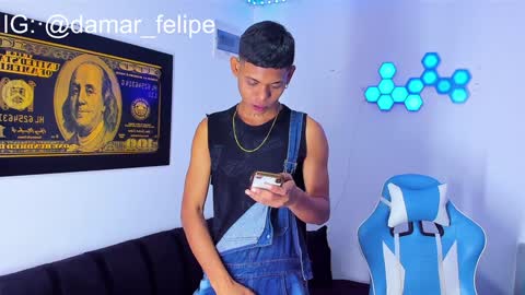 Snapshot of damar_felipe chatting on December 18, 7:15 am damar_felipe online show from December 18, 7:15 am