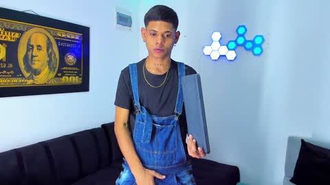 Snapshot of damar_felipe chatting on December 4, 7:17 am damar_felipe online show from December 4, 7:17 am
