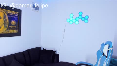 Snapshot of damar_felipe chatting on December 15, 9:56 am damar_felipe online show from December 15, 9:56 am