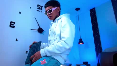 Snapshot of damar_felipe chatting on November 1, 3:10 am damar_felipe online show from November 1, 3:10 am