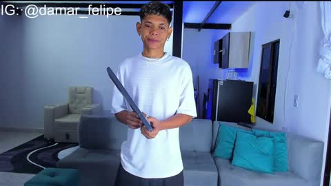 Snapshot of damar_felipe chatting on February 6, 10:37 am damar_felipe online show from February 6, 10:37 am