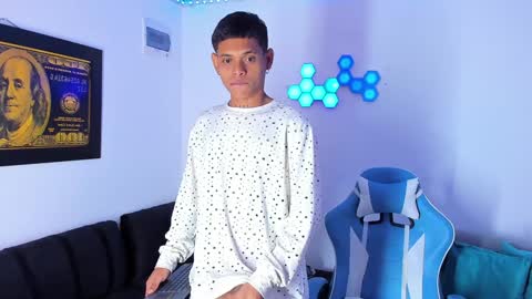 Snapshot of damar_felipe chatting on December 13, 5:16 am damar_felipe online show from December 13, 5:16 am