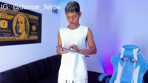 Snapshot of damar_felipe chatting on January 12, 7:00 am damar_felipe online show from January 12, 7:00 am