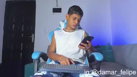 Snapshot of damar_felipe chatting on February 22, 4:07 am damar_felipe online show from February 22, 4:07 am
