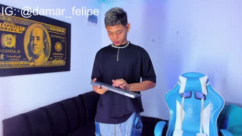 Snapshot of damar_felipe chatting on January 9, 5:55 am damar_felipe online show from January 9, 5:55 am