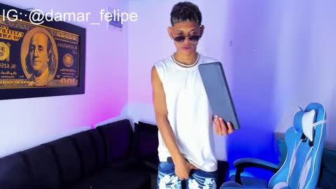 Snapshot of damar_felipe chatting on January 19, 3:29 am damar_felipe online show from January 19, 3:29 am