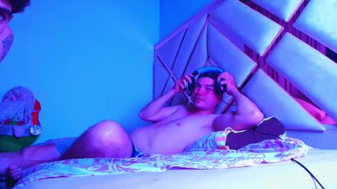 Snapshot of damian_0424 chatting on November 1, 4:27 am damian online show from November 1, 4:27 am