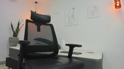 Snapshot of damian_bull chatting on October 21, 8:55 pm D A M I A N online show from October 21, 8:55 pm