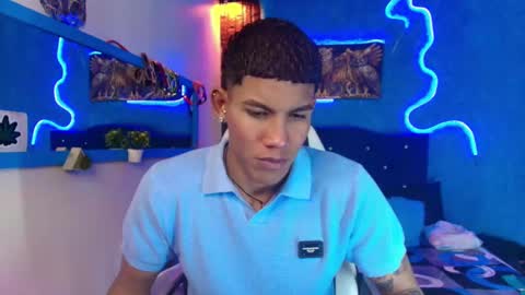 Snapshot of damian_latinxxx chatting on January 28, 2:32 am Damian online show from January 28, 2:32 am