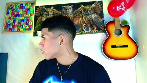 Snapshot of damian_latinxxx chatting on February 15, 7:06 pm Damian online show from February 15, 7:06 pm