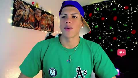 Snapshot of damian_latinxxx chatting on December 22, 3:11 am Damian online show from December 22, 3:11 am