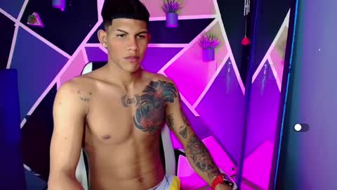 Snapshot of damian_latinxxx chatting on February 23, 12:54 pm Damian online show from February 23, 12:54 pm