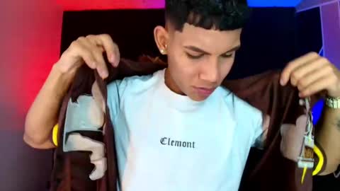 Snapshot of damian_latinxxx chatting on March 5, 8:21 am Damian online show from March 5, 8:21 am