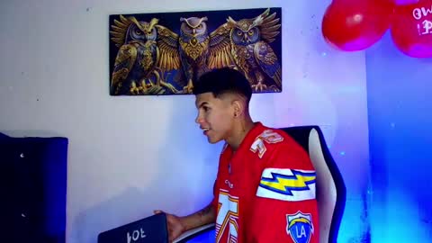 Snapshot of damian_latinxxx chatting on February 15, 3:31 am Damian online show from February 15, 3:31 am