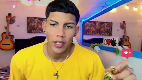 Snapshot of damian_latinxxx chatting on February 7, 5:51 pm Damian online show from February 7, 5:51 pm