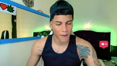 Snapshot of damian_latinxxx chatting on February 5, 1:04 am Damian online show from February 5, 1:04 am