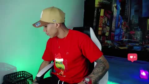 Snapshot of damian_latinxxx chatting on December 11, 3:15 am Damian online show from December 11, 3:15 am