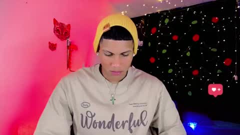 Snapshot of damian_latinxxx chatting on December 18, 3:15 am Damian online show from December 18, 3:15 am