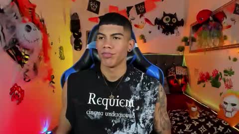 Snapshot of damian_latinxxx chatting on October 31, 4:03 am Damian online show from October 31, 4:03 am