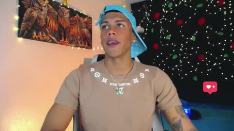 Snapshot of damian_latinxxx chatting on December 20, 4:53 am Damian online show from December 20, 4:53 am