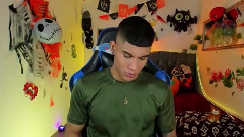 Snapshot of damian_latinxxx chatting on October 28, 3:20 am Damian online show from October 28, 3:20 am