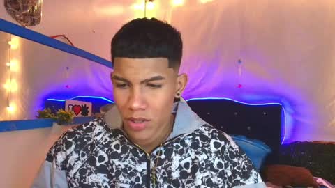 Snapshot of damian_latinxxx chatting on February 12, 3:07 am Damian online show from February 12, 3:07 am