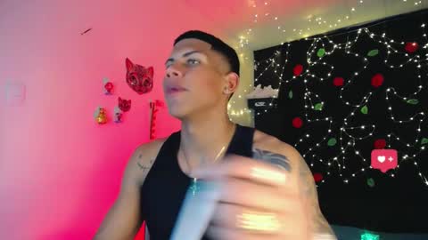 Snapshot of damian_latinxxx chatting on December 19, 2:56 am Damian online show from December 19, 2:56 am