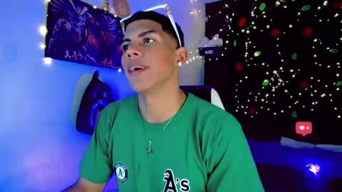 Snapshot of damian_latinxxx chatting on December 31, 2:40 am Damian online show from December 31, 2:40 am