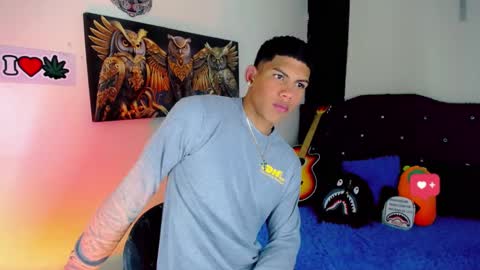 Snapshot of damian_latinxxx chatting on January 18, 3:02 am Damian online show from January 18, 3:02 am