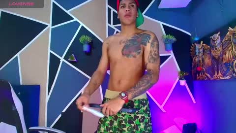 Snapshot of damian_latinxxx chatting on February 20, 2:29 am Damian online show from February 20, 2:29 am