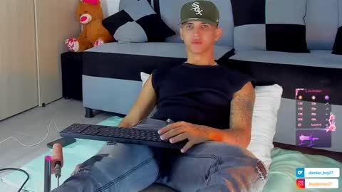 Snapshot of damian_queen chatting on February 13, 11:47 pm damian key online show from February 13, 11:47 pm