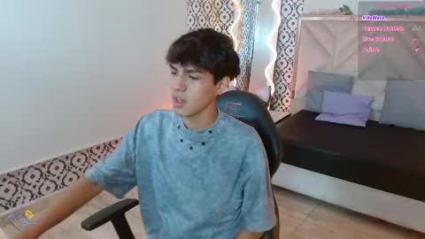 damian_tay online show from April 18, 11:44 am