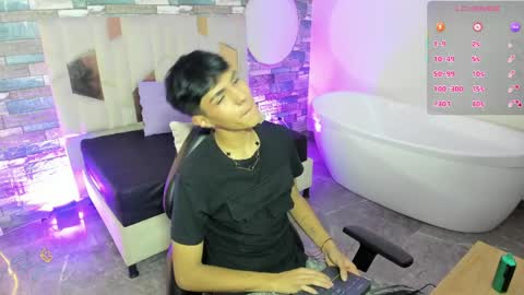 damian_tay online show from May 4, 11:34 am
