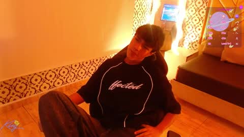 damian_tay online show from April 11, 11:36 am