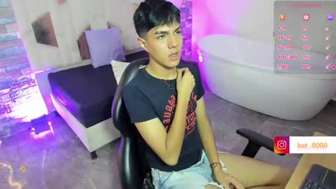 damian_tay online show from April 28, 11:37 am