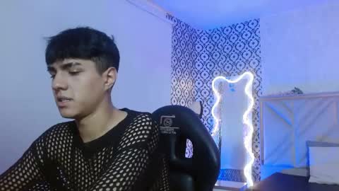 damian_tay online show from June 2, 11:33 am