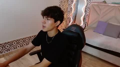 damian_tay online show from April 20, 11:35 am