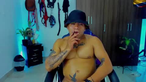 Snapshot of damian_torner chatting on January 21, 12:46 am Damian torner online show from January 21, 12:46 am