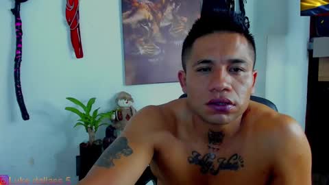 Snapshot of damian_torner chatting on December 27, 11:06 am Damian torner online show from December 27, 11:06 am
