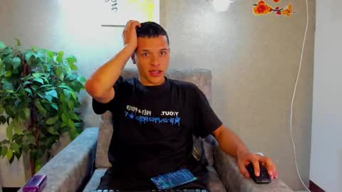 damian_vega13 online show from November 12, 5:40 pm