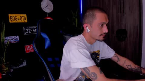 Snapshot of damiancox chatting on January 7, 7:17 pm Daamiancox online show from January 7, 7:17 pm