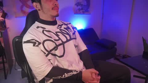 Snapshot of damianow chatting on January 5, 12:52 am insta damn8 -------- online show from January 5, 12:52 am