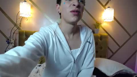 Snapshot of damiian21_ chatting on February 13, 2:42 pm Damiian21 online show from February 13, 2:42 pm