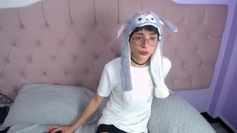 Snapshot of damiian21_ chatting on February 24, 1:21 pm Damiian21 online show from February 24, 1:21 pm