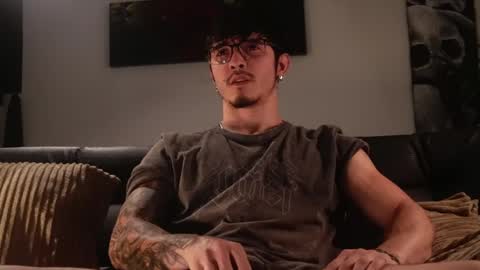 insta damn8   ---         -----  online show from April 7, 11:38 pm