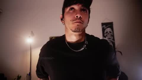 insta damn8   ---         -----  online show from April 18, 11:37 pm