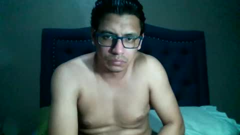 Snapshot of damnsexy0102 chatting on December 14, 6:13 am DamnSexy0102 online show from December 14, 6:13 am