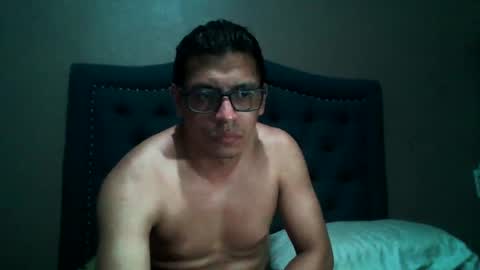 Snapshot of damnsexy0102 chatting on December 5, 7:27 am DamnSexy0102 online show from December 5, 7:27 am