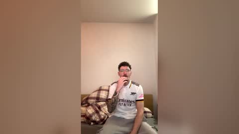 damo111694 online show from March 4, 10:50 pm